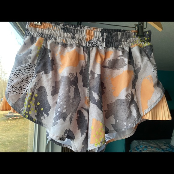 Lululemon Pleat to Street Short - Picture 5 of 8